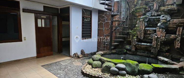 Disewakan Rumah Besar Cocok untuk Kantor di Batununggal 1