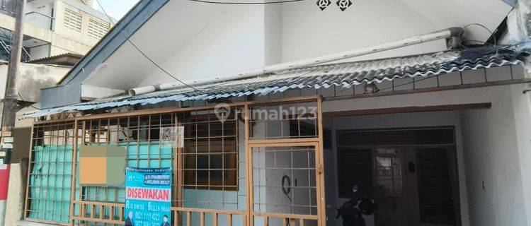 ** Rumah di Petojo VIJ 2 Lantai Sudah Renovasi** 1