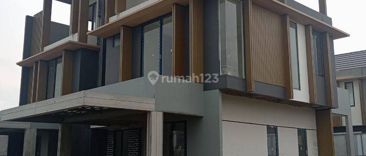 Rumah 3 Lantai Ada Club House Dekat Pusat Perbelanjaan 1