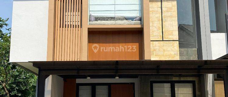 Rumah 2 Lantai Dengan Taman Tematik Dekat Stasiun Krl 1