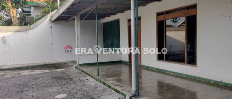 Rumah Lama Terawat Selokaton Gondangrejo 1