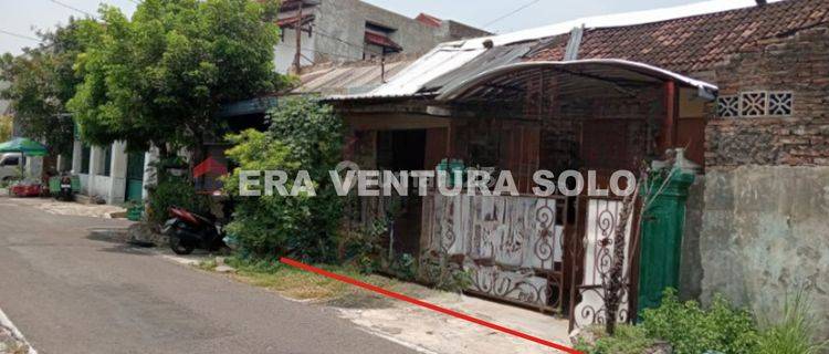 Rumah Lama Strategis Tengah Kota Solo 1