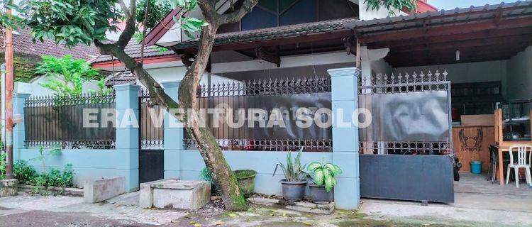 Rumah Bagus Furnished SHM di Makamhaji, Sukoharjo 1