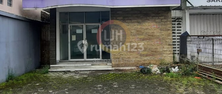 For Sale Shop House on Main Street with Easy Access 1