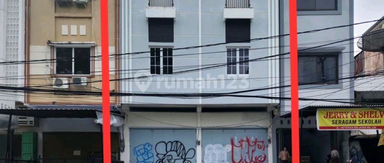 2-Unit Shop House Jl. South Veteran 8 X 19 X 3 Floors 1