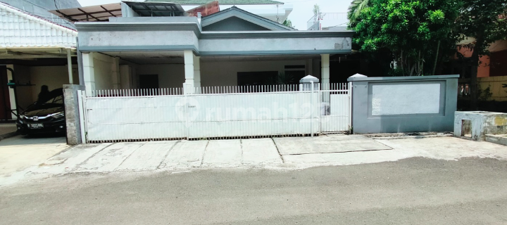 Nice House Cheap Price Elite Location & Suitable for Investment 1