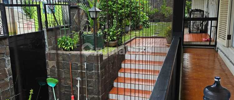 Nice Hook House Ready to Live Furnished in Megapolitan Cinere Depok 1