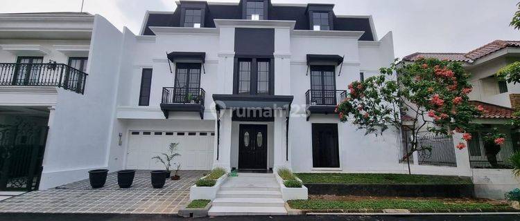 Nego Sampai Deal Rumah Mewah Classic Modern Ada Pool Lokasi Depan Taman 1