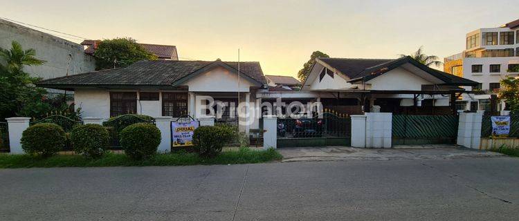 RUMAH LUAS  HITUNG TANAH DI KOMPLEK JATIWARINGIN PONDOKGEDE 1