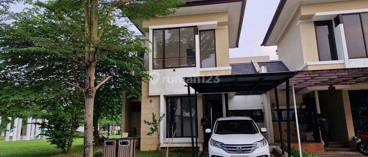 Rumah di Cluster Illustria, Tangerang, telah renov, 2 Lantai, Keren Abis,Canopy 1