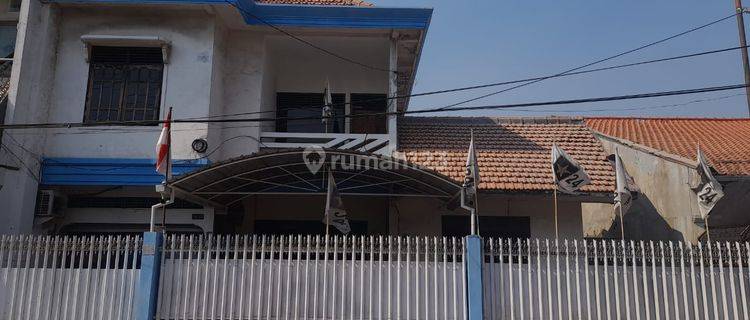 Rumah Bagus Tepi Jalan Raya UWK Dukuh Kupang Surabaya 1