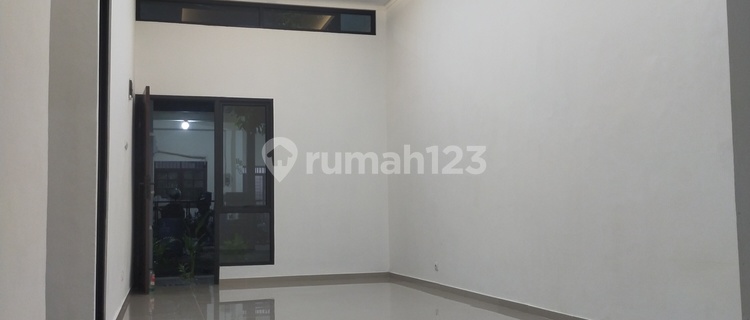 Dijual Rumah Cantik Modern Minimalis Siapp Huni Tinggal Bawa Koper Saja di Graha Raya Bintaro 1