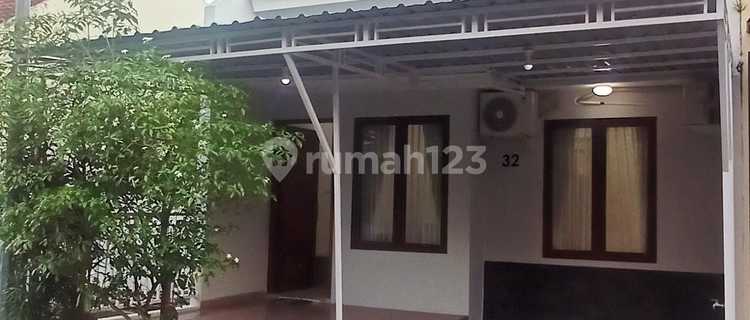 Disewakan Rumah Bagus Bersih Siap Pakai di Cluster Elite Pabelan Kartasura. Lokasi Aman dan Nyaman, Dilengkapi dengan One Gate System dengan Security 24 Jam. 1