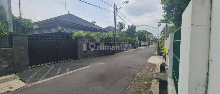 Rumah bagus siap huni dengan halaman luas di mangkubumen banjarsari solo 1