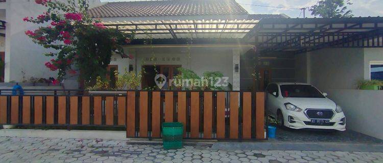 Dijual rumah cantik dekat Solobaru.  1