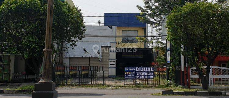 Ruko Siap Pakai Bekas Salon Mobil Di Jl. Adisucipto Solo 1