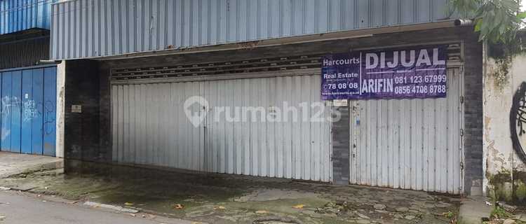 Strategic Location Shop House on Dr. Rajiman Street, Solo. Suitable for All Types of Businesses. 1