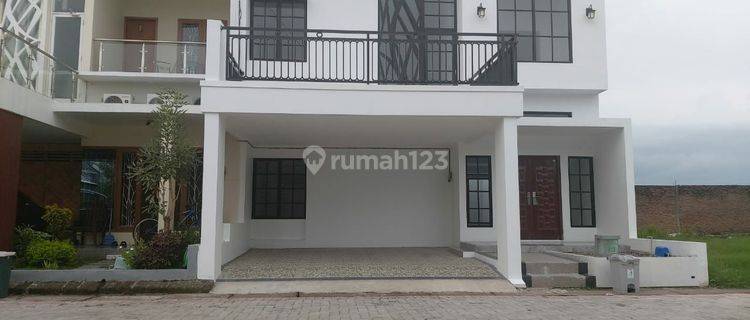  Rumah 2 Lantai Siap Huni Di Cluster Solo Baru 1