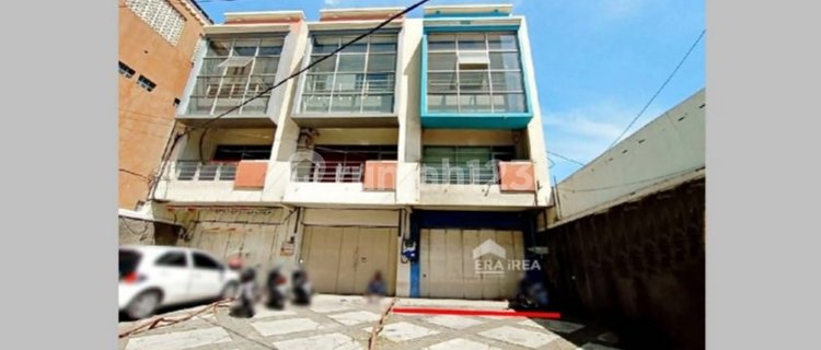 3-Storey Shop House for Rent in Solo, Near Toll Exit 1