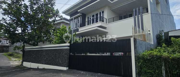 Luxury House on Jl Semboja Semarang, Area 678M², Semarang City View 1