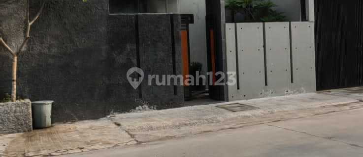 For Sale: 3-Story House (Full Building), Jl. Medoho Raya, Semarang 1