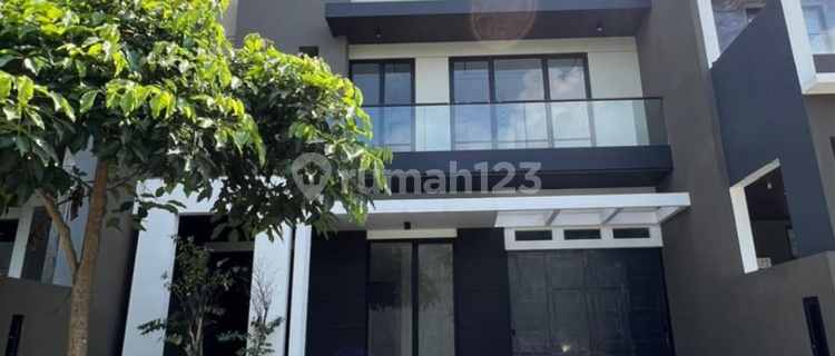 2-Story House in Woodland Citraland Surabaya 1