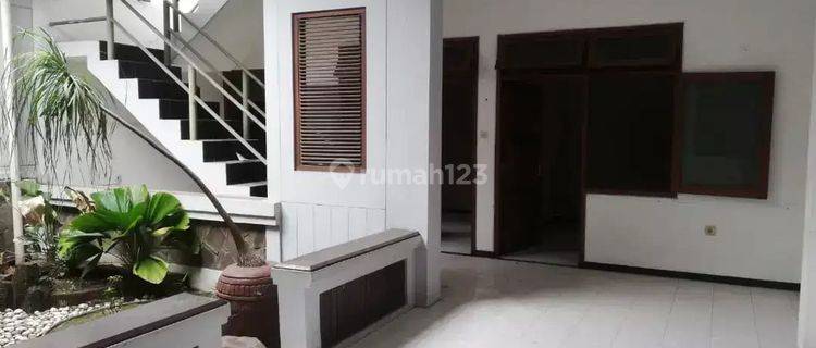 Rumah Lokasi Strategis Dekat Ruko Grand Sungkono Type Hook Jalan Dukuh Kupang Barat Surabaya 1