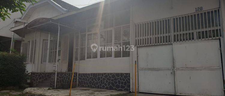 Jarang ada rumah antik bangunan kolonial lokasi ok di Dago 1