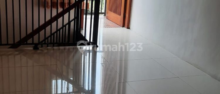 Comfortable 3-Story House in Pesona Bali with North Bandung City View 1
