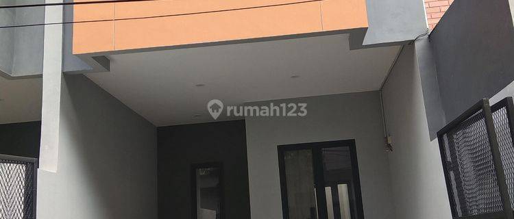 Rumah 2 Lantai Strategis Nempel Pondok Indah Kebayoran Lama 1