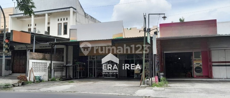 Shop House for Sale in Karanganyarnear Karanganyar Town Square 1
