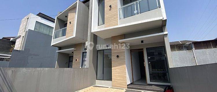 Rumah Modern 2 lantai 4 kamar tidur Mekar Raharja  1