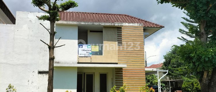 Rumah Sewa Cantik Luas Hook Taman Luas Citraland Celebes Hertasning Full Perabot 1