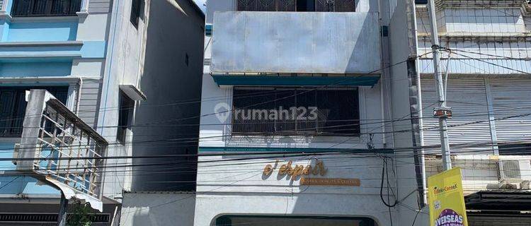 Disewakan Ruko 4,5 Lantai Ex Cafe Tengah Kota Makassar 1