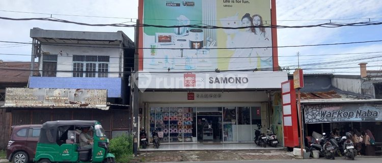 Ready-to-Occupy 2-Story Shop-House with Wide Rear Area on Jl. Wahid Hasyim, Gowa 1