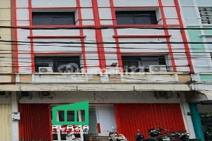 Three-Storey Linked Shophouse Front Width 10m Premium Location Makassar (As Is) 1