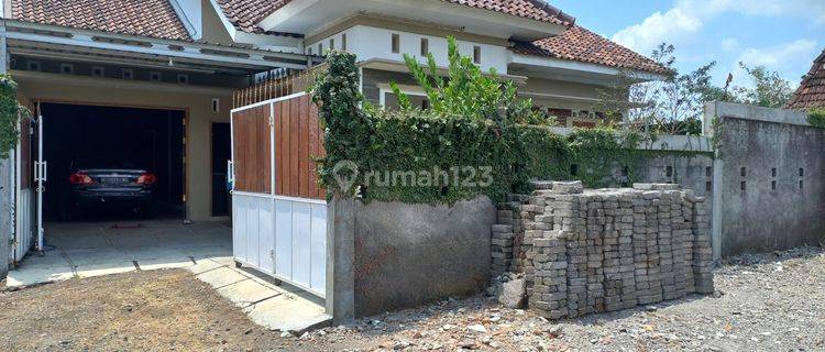 Rumah Siap Huni Cocok Untuk Keluarga Dan Investasi di Maguwoharjo 1