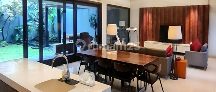 Rumah Bagus Asri Tropical Modern Minimalis Furnished Di Setraduta Bandung Rumah Furnished Bagus di Kompleks Setraduta Bandung, Setra Duta 1