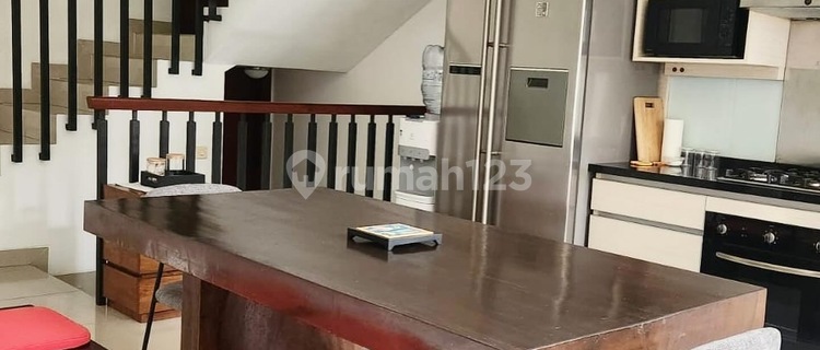 Rumah 3 Lantai Furnished Bagus Terawat Di Setraduta Bandung Rumah Bagus SHM di Setra Duta 1