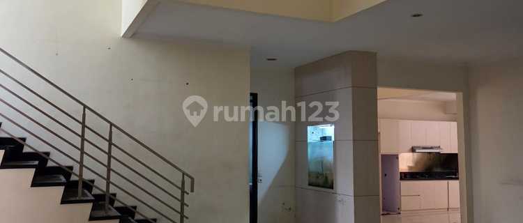 Rumah 2 Lantai Bagus Di Singgasana Pradana Bandung 1