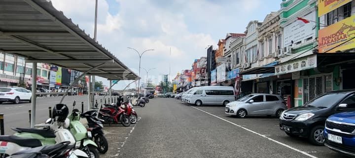 Well-Maintained Good Shop House, Facing Main Road, BSD 1