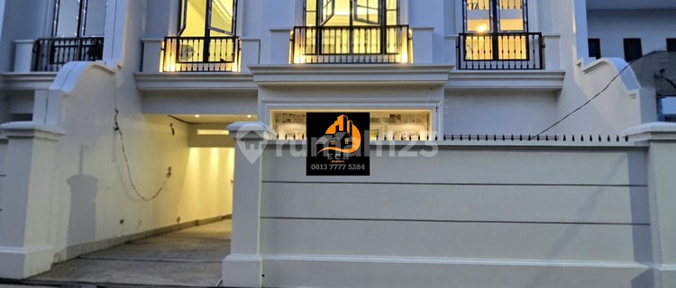 T79.RUMAH MEWAH AMERICAN CLASSIC  ROOFTOP LUAS CEMPAKA PUTIH 1