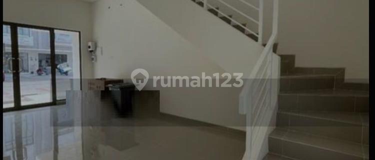 Ready-to-Use Shophouse, Lively Surroundings, in Gading Serpong. 1