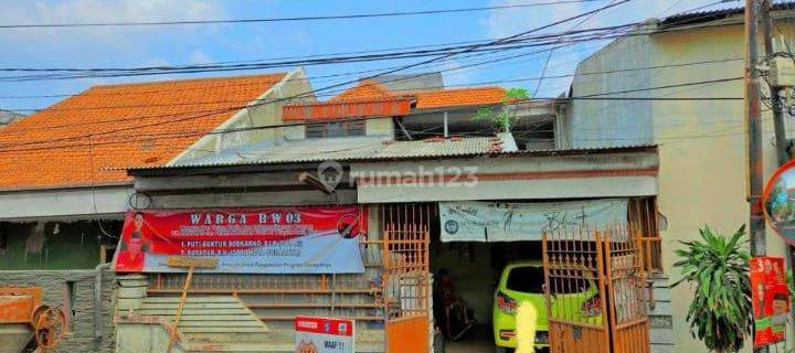 Turun Harga, Rumah Komersial Daerah Simomulyo. Cocok Untuk Hunian, Komersil, Bisnis. Dekat Dengan Pintu Tol Banyu Urip, Pakuwon Indah, Papaya. Row 2 Mobil.  1