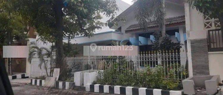 Rumah Kutisari Indah Utara Lingkungan Nyaman. Ada Masjid di Dalam Perumahan. Dekat Kampus Petra. Hadap Utara. Row Jalan 3 Mobil 1