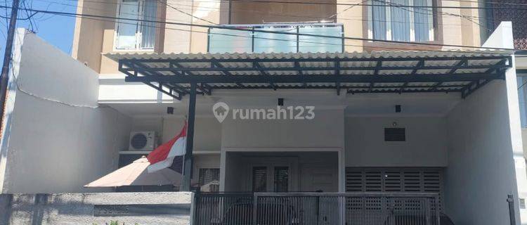 Rumah 2 Lantai Penjaringan Sari Modern Minimalis Siap Huni. Terawat Bersih. Row 2,5 Mobil Longgar. Hadap Utara. Dekat Upn, Merr, Oerr, Tol, Bandara Juanda. 1