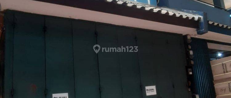 Dijual  ruko dengan  4 lantai, di proyek  senen  tempatnya strategis  1