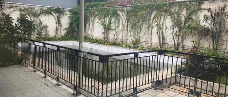 Rumah Dengan Kolam Renang di Kuningan Jakarta Selatan 1