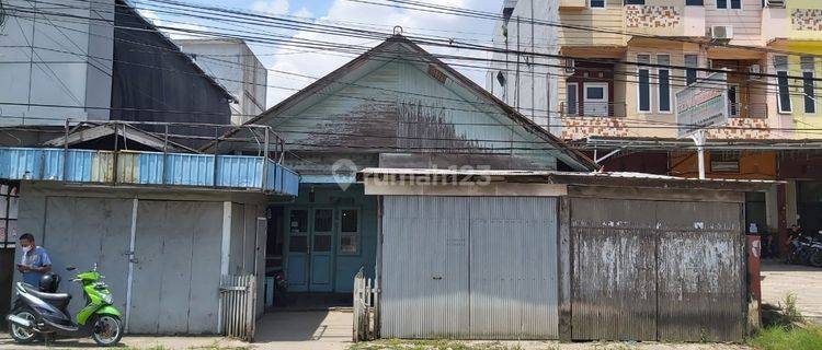 Tanah Lokasi Komersial Cocok untuk usaha di Jalan Veteran Bonus Bangunan Kayu Lama 1