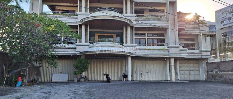 Gedung showroom Cokroaminoto Denpasar  1